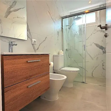 Ocean View Family Tenerife شقة